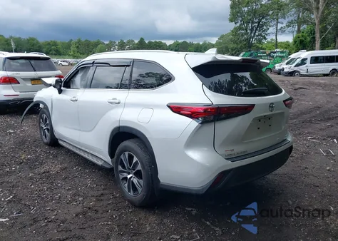 2022 Toyota Highlander Xle z USA, uszkodzony, nr VIN 5TDGZRAH4NS558709